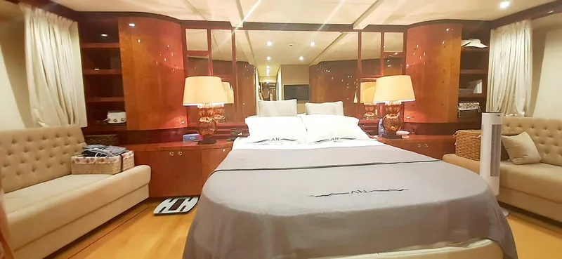 An Yacht Photos Pics Luxurious 1997 Vitters Motoryacht bedroom with elegant decor and ambient lighting.