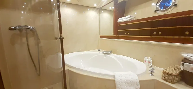An Yacht Photos Pics Luxurious bathroom in a 1997 Vitters motoryacht with a spacious bathtub and elegant decor.