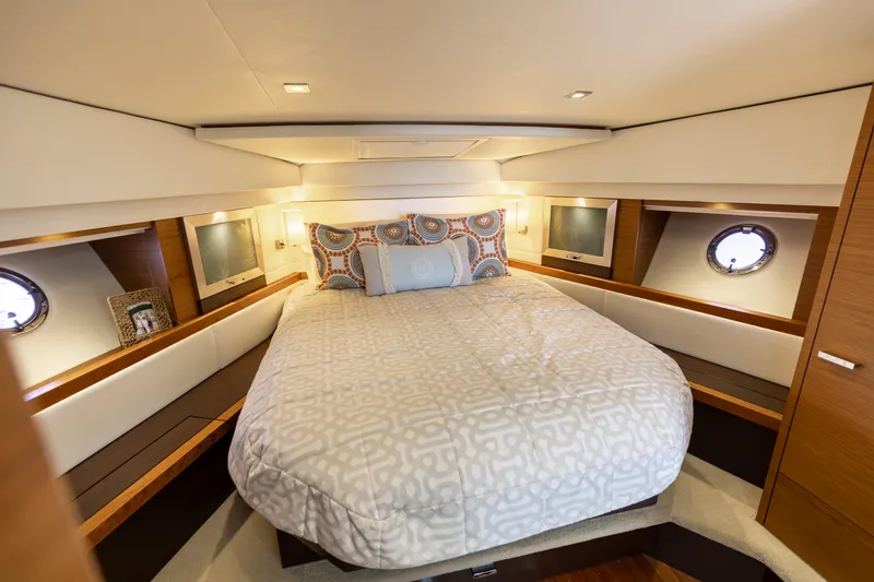 Silver Lining Yacht Photos Pics 2015 Tiara Yachts 44 Coupe- SILVER LINING- Master Stateroom