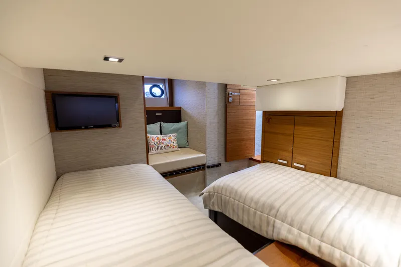 Silver Lining Yacht Photos Pics 2015 Tiara Yachts 44 Coupe- SILVER LINING- Guest Stateroom