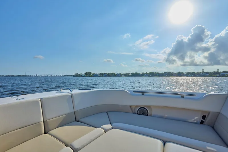 Hitm Yacht Photos Pics Boston Whaler 320 Vantage 2016 boat interior with scenic water view and sunny sky.
