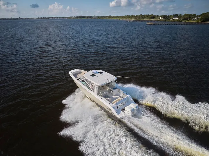 Hitm Yacht Photos Pics 2016 Boston Whaler 320 Vantage cruising on open water, creating a dynamic wake.