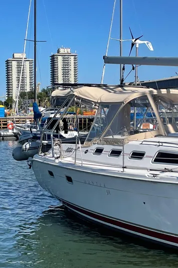 Elendil 1 Yacht Photos Pics Stern - In water