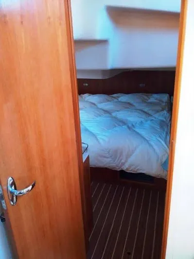 Elendil 1 Yacht Photos Pics Aft Berth - Large Double