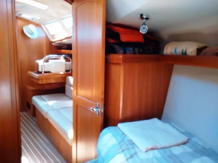 Elendil 1 Yacht Photos Pics Looking aft from V-Berth