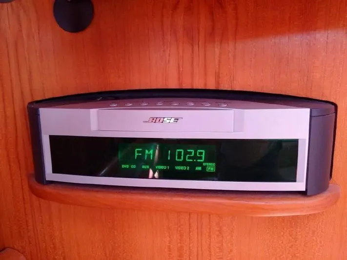 Elendil 1 Yacht Photos Pics BOSE W/ Sub and satellite speaakers