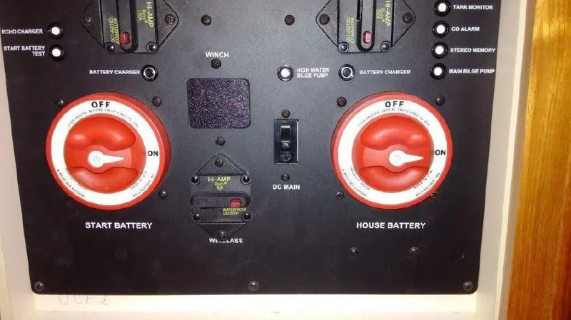 Elendil 1 Yacht Photos Pics Batter and power Breakers at Nav