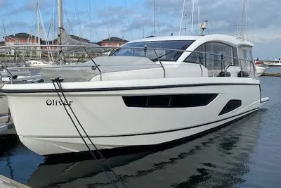 2017 Sealine C 330