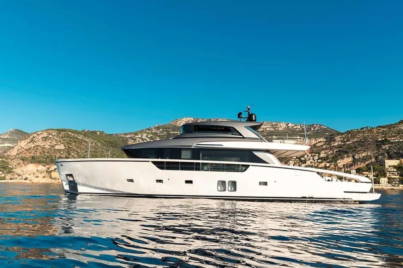  Yacht Photos Pics SANLORENZO SX88 2022