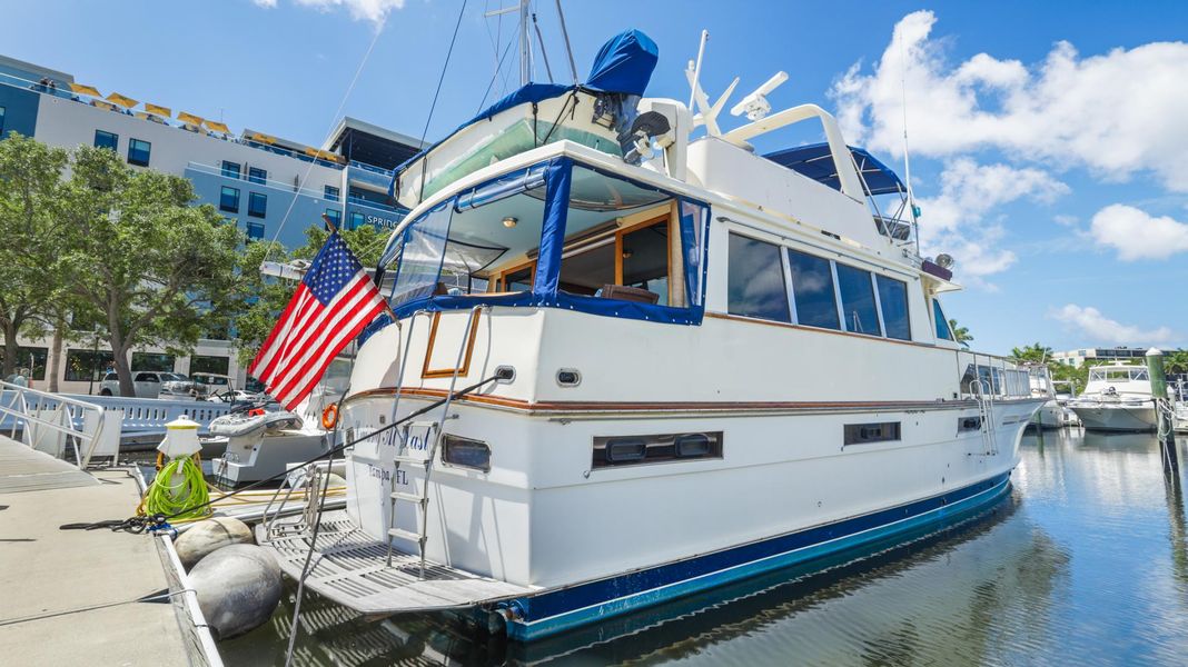 1978 Pacemaker 66 Motor Yacht