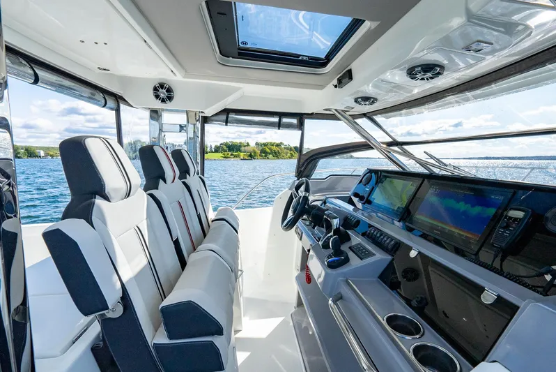 Variance Yacht Photos Pics Helm Seating