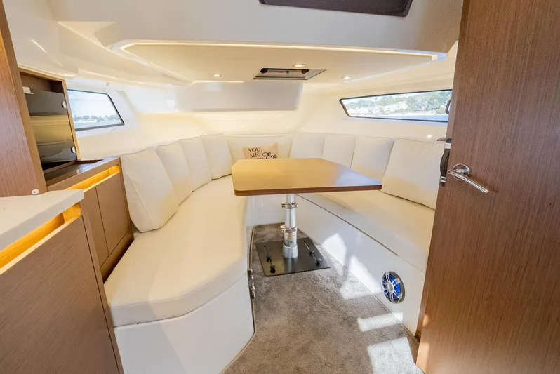 Variance Yacht Photos Pics Salon Table