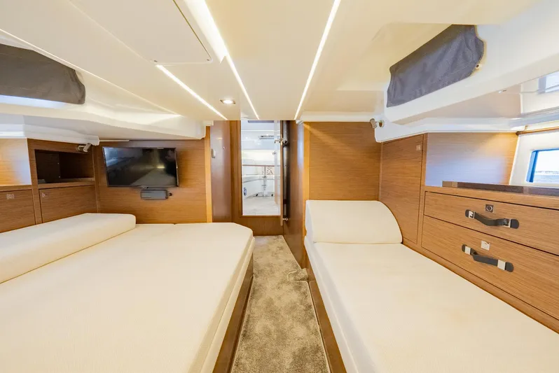 Variance Yacht Photos Pics Master Stateroom