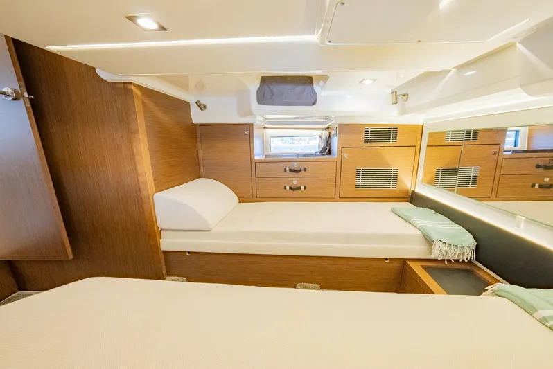 Variance Yacht Photos Pics Stateroom Berth