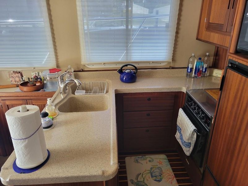 2010 American Tug 41 Flybridge, Stabilized