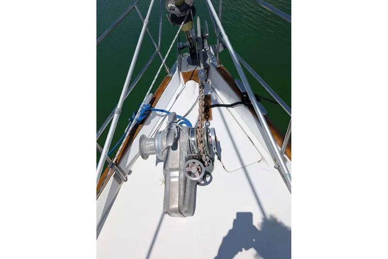 Must Love Dogs Yacht Photos Pics Bow of 1996 Beneteau 50 sailboat with anchor chain and winch system.