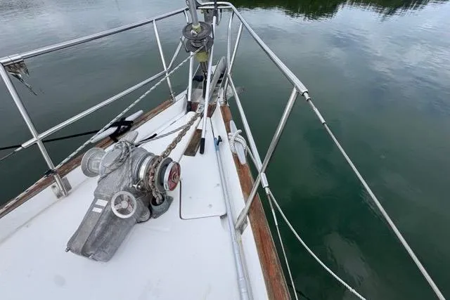 Must Love Dogs Yacht Photos Pics Bow of 1996 Beneteau 50 sailboat with anchor and winch system.