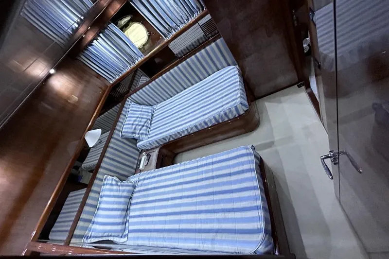  Yacht Photos Pics Twin beds with blue striped bedding in 2002 Sanlorenzo SL72 yacht cabin.