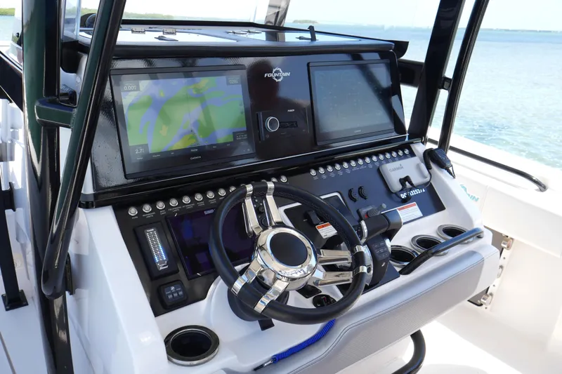 Full Throttle Yacht Photos Pics 2022 Fountain - Helm electronics