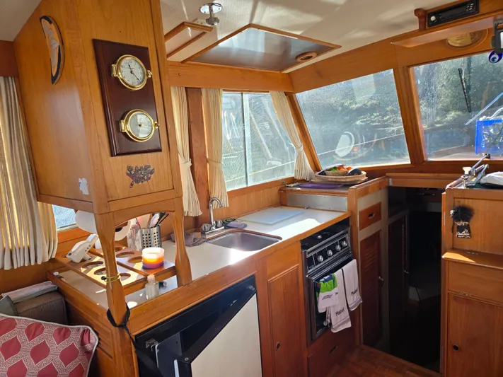 Mabel Yacht Photos Pics 