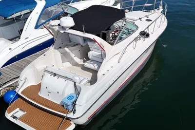 Crownline 330