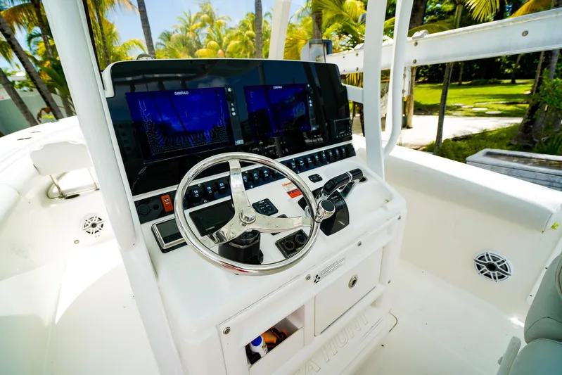  Yacht Photos Pics 2016 Sea Hunt Gamefish 30 boat dashboard with steering wheel and navigation screens.