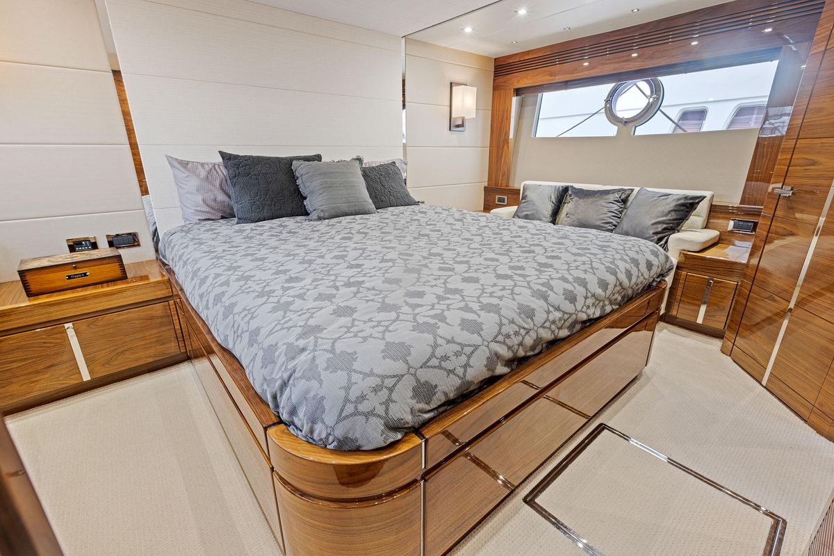 2015 Sunseeker 68 