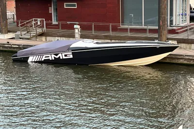 2011 Cigarette Top Gun 38