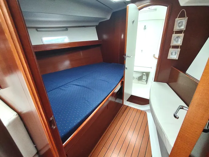 Rarebird Yacht Photos Pics Interior cabin of 2004 Beneteau 393 yacht with bed and bathroom.