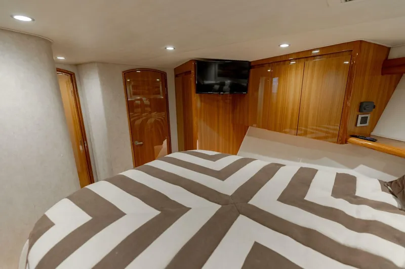 Up To It Yacht Photos Pics 2015 Viking 52 Sport Tower- UP TO IT- Master Stateroom