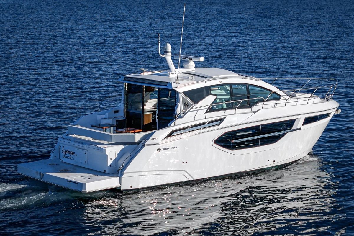 2023 Cruisers Yachts 42 