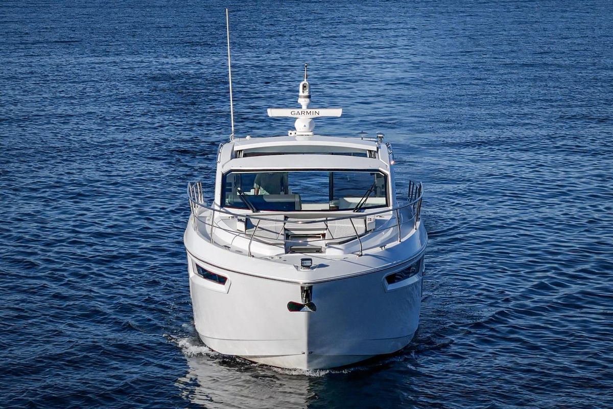 2023 Cruisers Yachts 42 