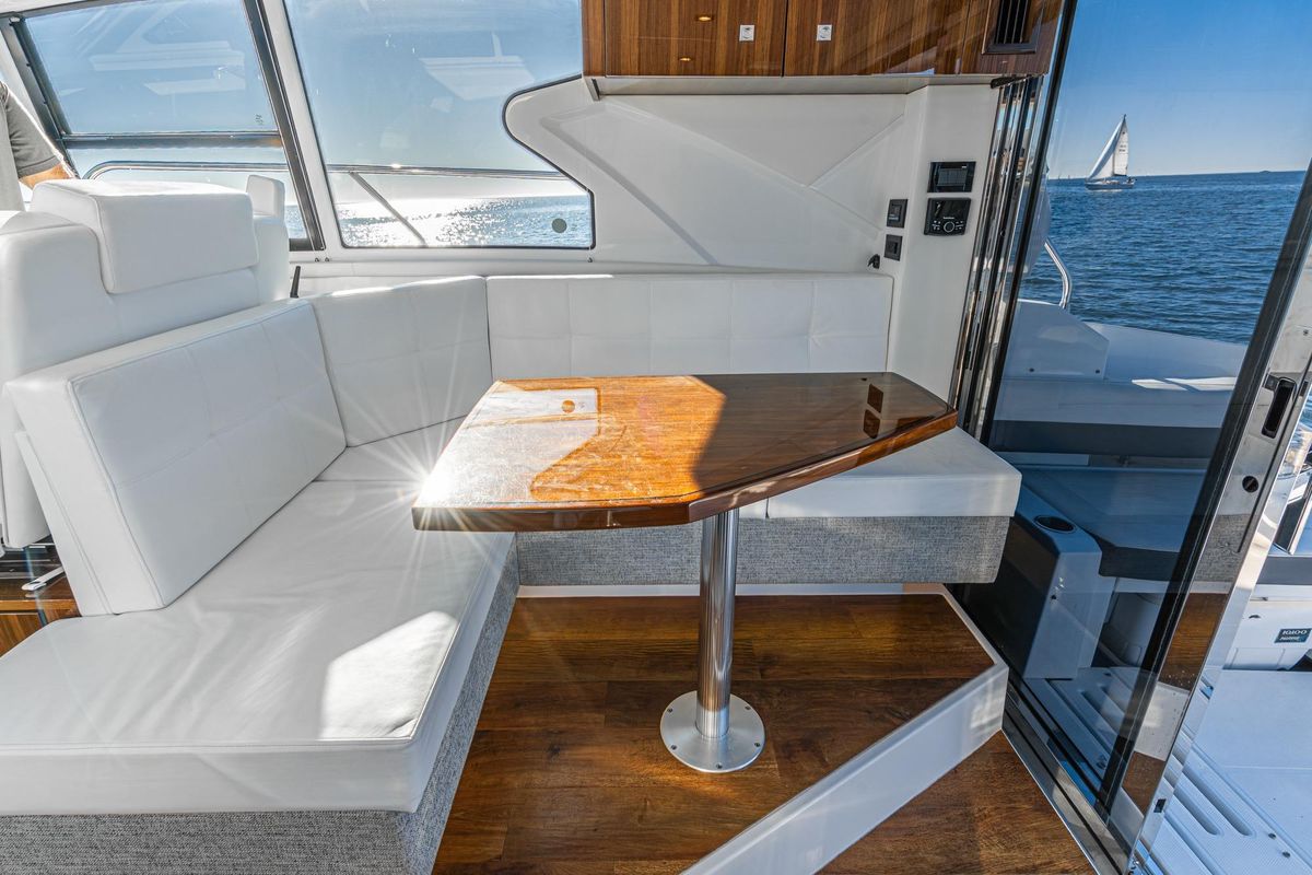 2023 Cruisers Yachts 42 