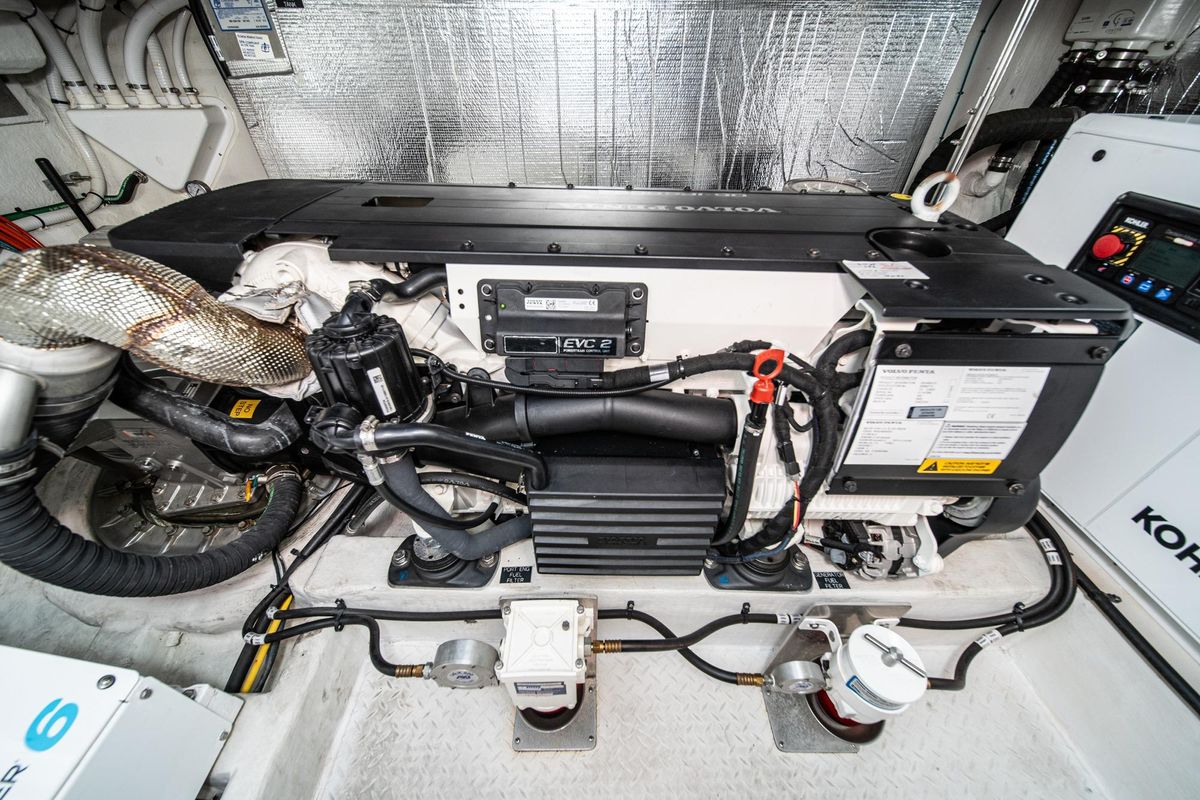 2023 Cruisers Yachts 42 