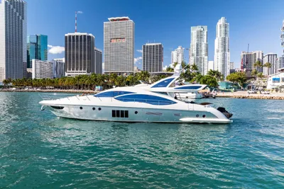 Azimut 72S