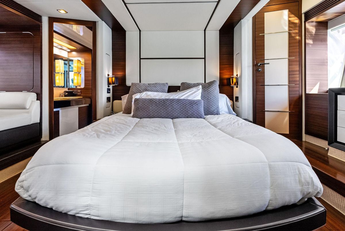 2014 Azimut 72 