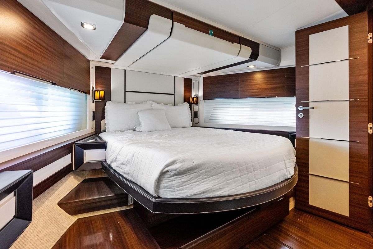 2014 Azimut 72 