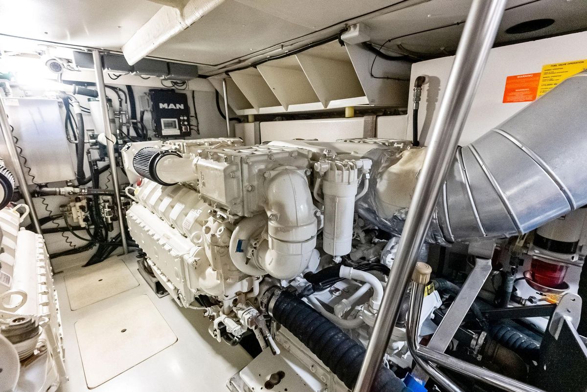 2014 Azimut 72 