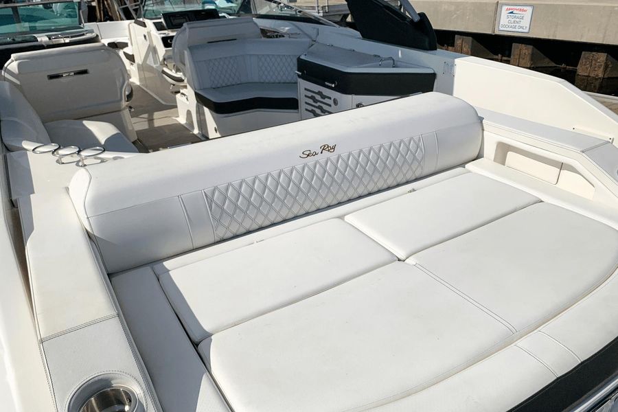 2019 Sea Ray 310 SLX OB