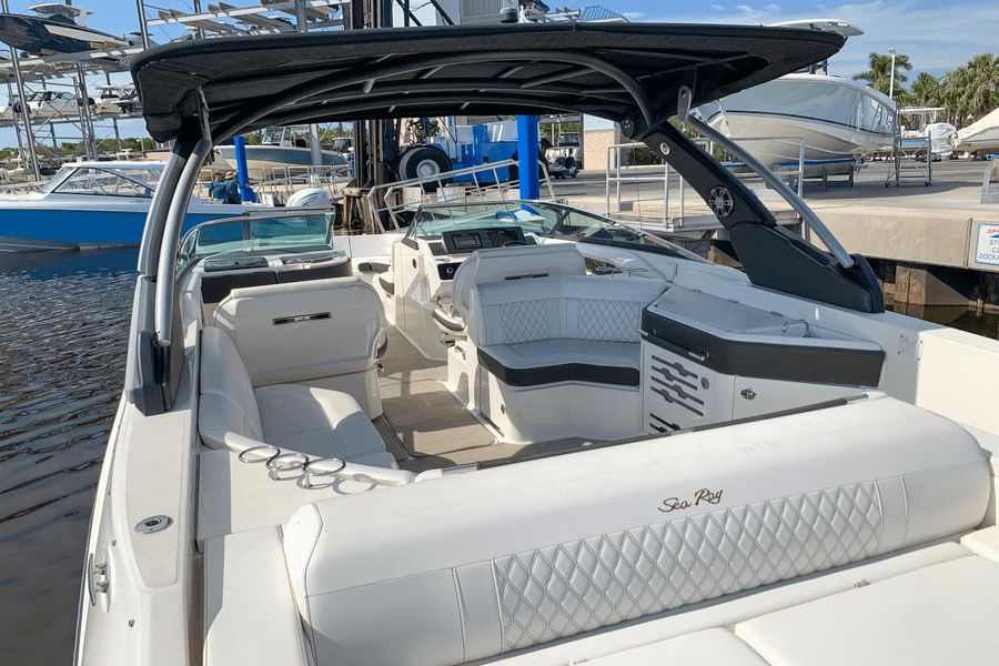 2019 Sea Ray 310 SLX OB