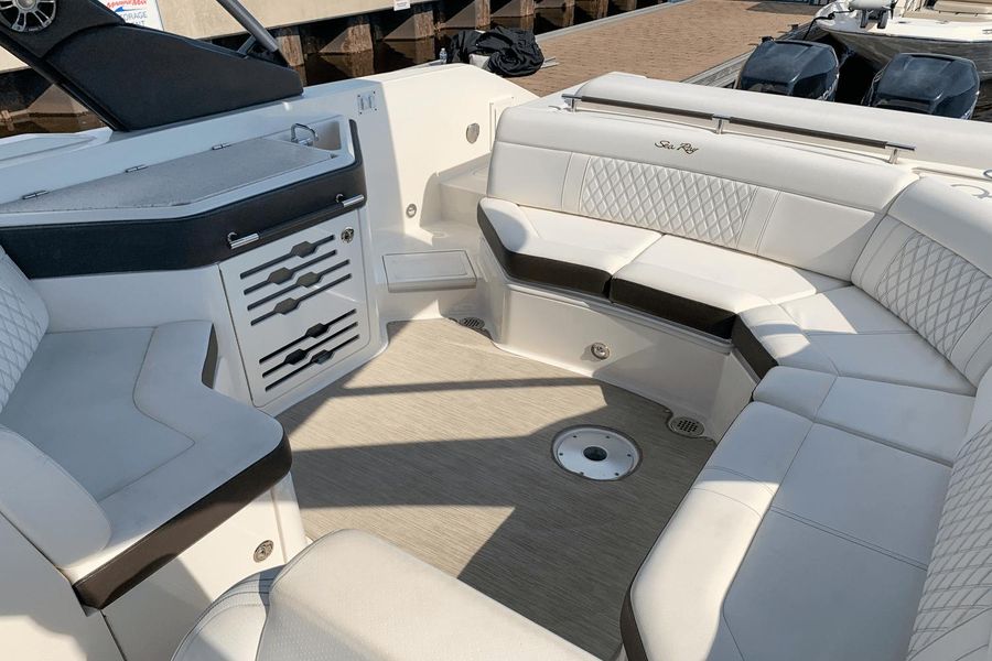 2019 Sea Ray 310 SLX OB