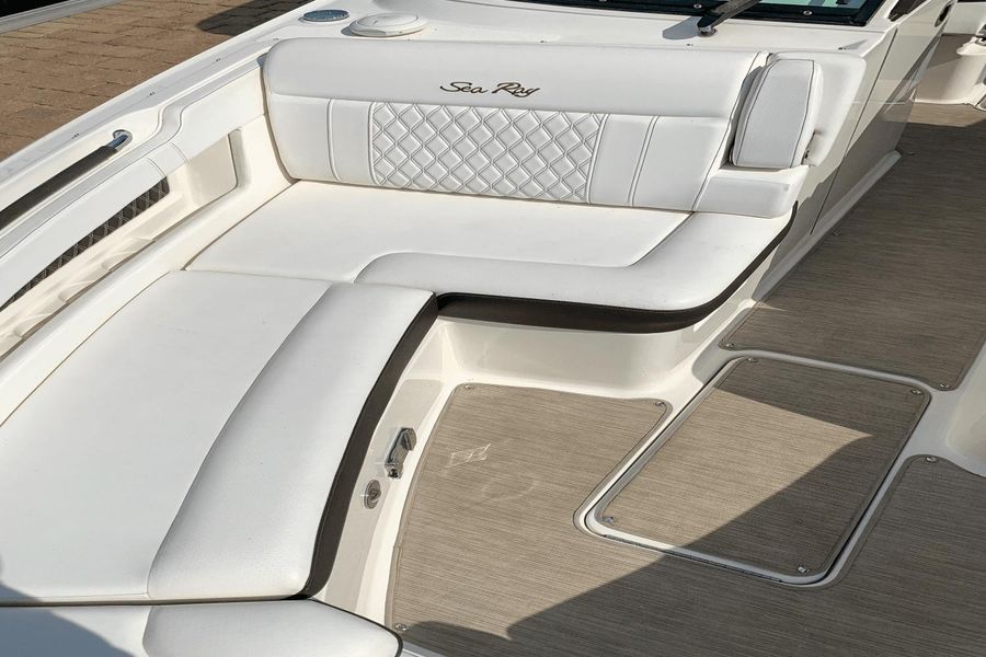 2019 Sea Ray 310 SLX OB