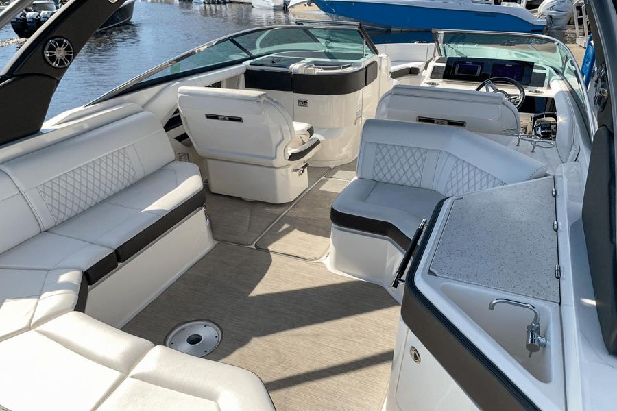 2019 Sea Ray 310 SLX OB