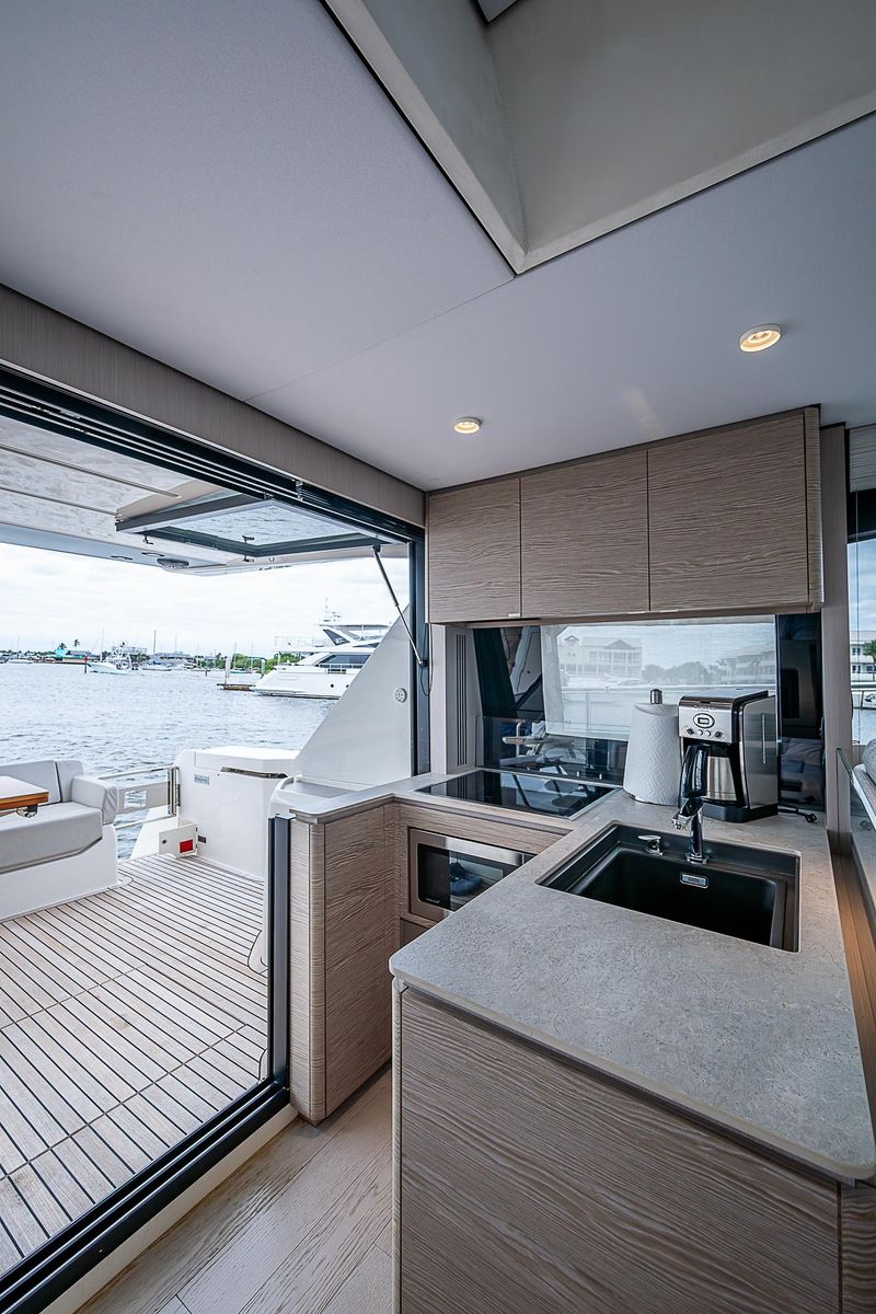 2021 Ferretti Yachts 50 