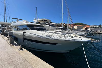 Yacht