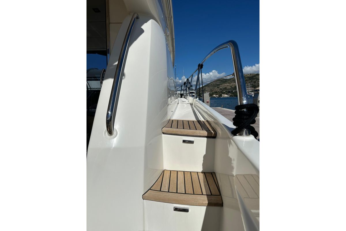2016 Prestige 63 