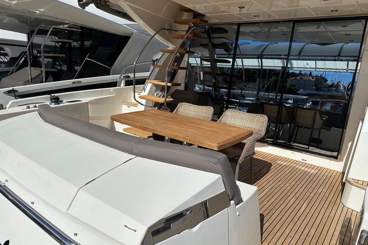 2016 Prestige 63 