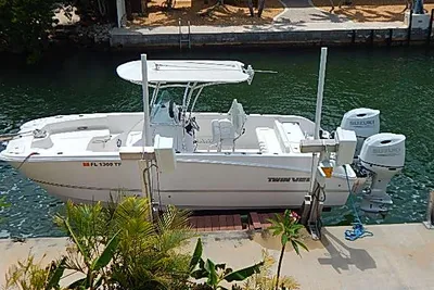 Twin Vee 240 Center Console