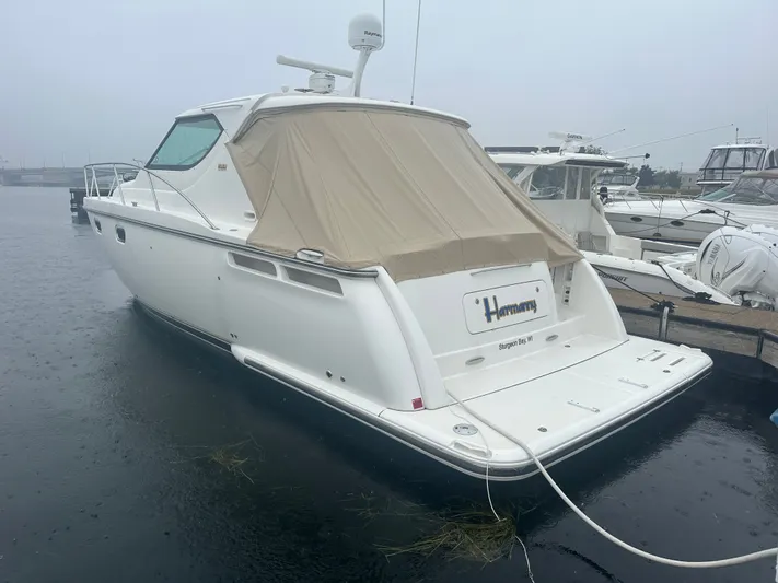 Scoutabout Yacht Photos Pics 2007 Tiara Yachts Sovran docked in rainy weather.