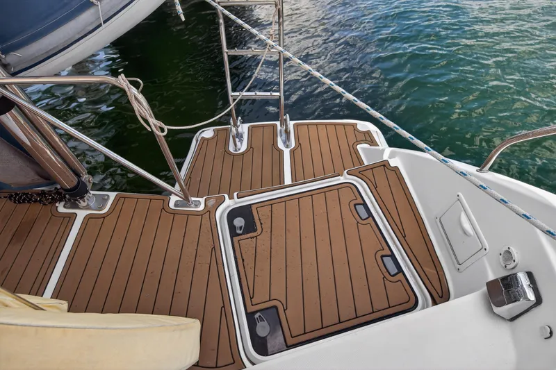 Papillon Yacht Photos Pics Sailing yacht Leopard 39, 2012 model, featuring teak deck and stainless steel railings.